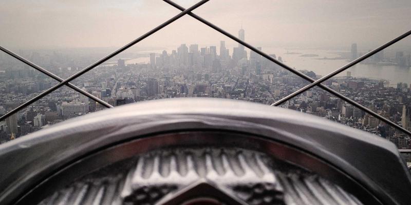 华商网365市场分析：消费降级时代，高性价比品牌与体验式零售如何破局增长